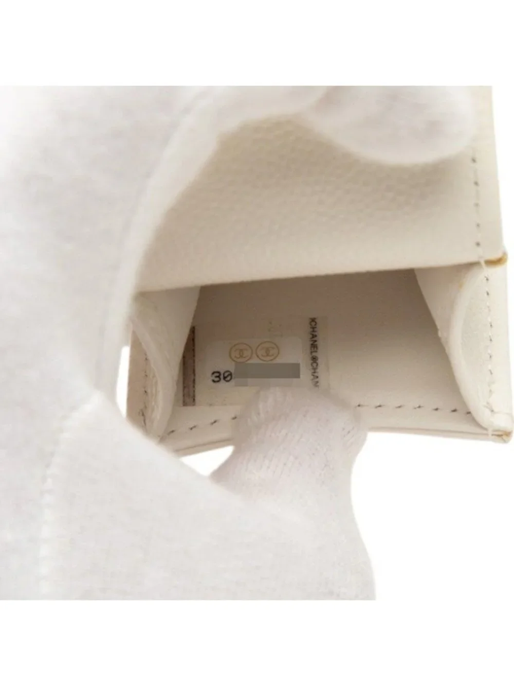 Chanel CC Logo Quilted Airpods Case Earphones Chain Shoulder Bag White Caviar